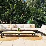 Luxury With Large Garden - Renovated Bedrooms