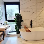 Luxury With Large Garden - Renovated Bedrooms Villa *
