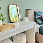 Luxury With Large Garden - Renovated Bedrooms