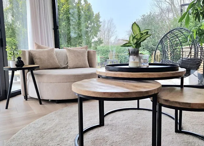 Luxury With Large Garden - Renovated Bedrooms Villa *