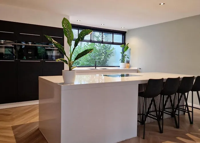 Luxury With Large Garden - Renovated Bedrooms Villa