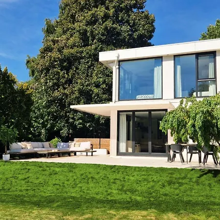 Luxury Family With A Large Private Garden And Swimming Pool Villa