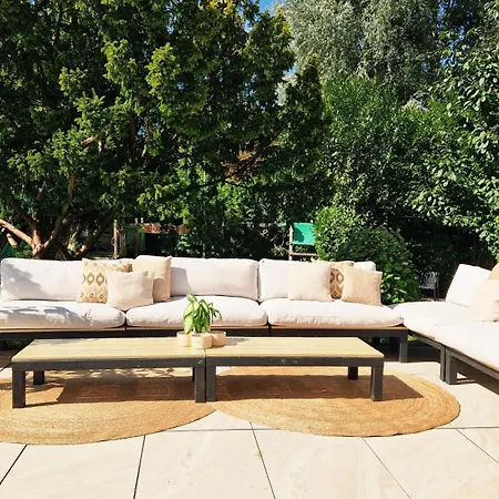 Luxury Family With A Large Private Garden And Swimming Pool
