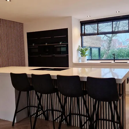 Luxury With Large Garden - Renovated Bedrooms Villa Haag