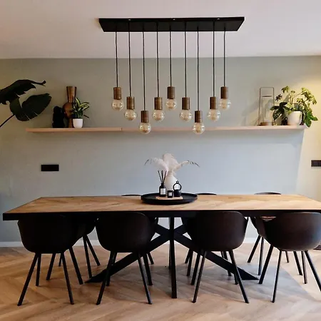 Luxury With Large Garden - Renovated Bedrooms Вилла