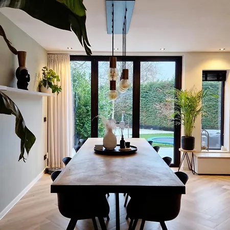 Luxury With Large Garden - Renovated Bedrooms Villa