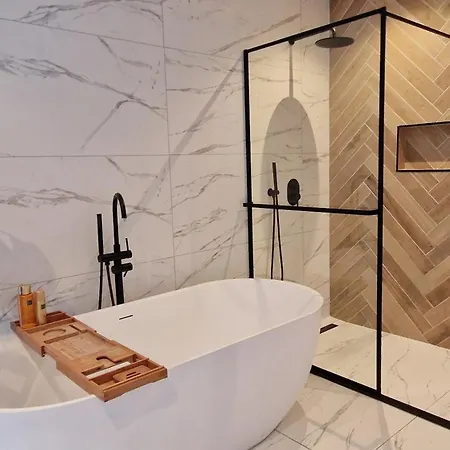 Luxury With Large Garden - Renovated Bedrooms Вилла *