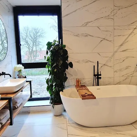 Luxury With Large Garden - Renovated Bedrooms Вилла *