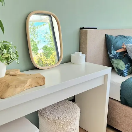 Luxury With Large Garden - Renovated Bedrooms