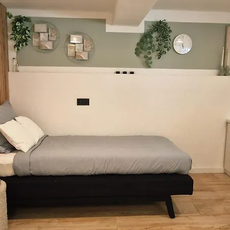 Luxury With Large Garden - Renovated Bedrooms