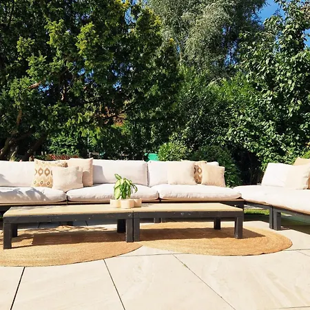 Вилла Luxury With Large Garden - Renovated Bedrooms