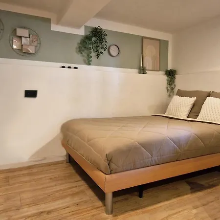 Luxury Family Villa With A Large Private Garden And Swimming Pool Вилла *