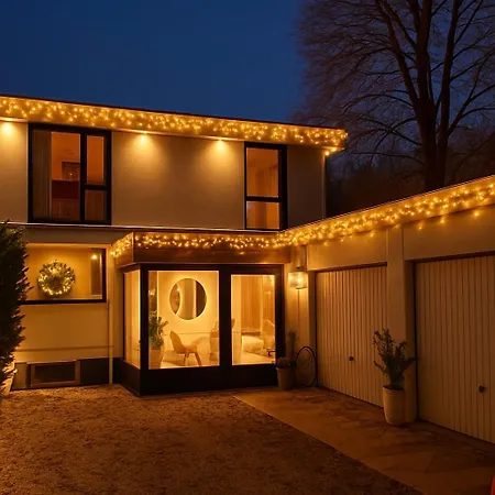 Luxury Family With A Large Private Garden And Swimming Pool *