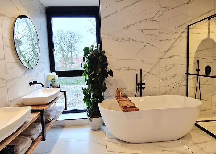 Luxury With Large Garden - Renovated Bedrooms Villa *