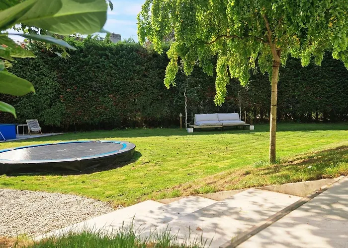 Luxury With Large Garden - Renovated Bedrooms